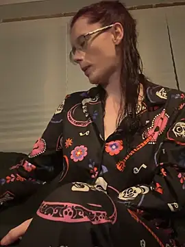 raen001 online show from November 13, 2025, 7:51 pm