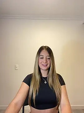 Snapshot of Zara_Ross chatting on July 14, 2026, 3:00 am Zara Ross online show from July 14, 2026, 3:00 am