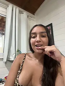 hannahhotwife online show from April 6, 2026, 7:59 pm