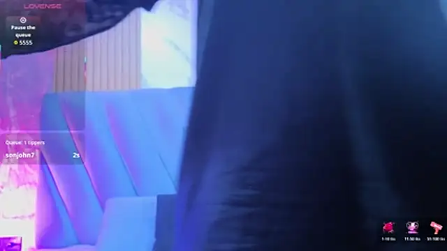 angel  red  online show from December 3, 2025, 3:07 am