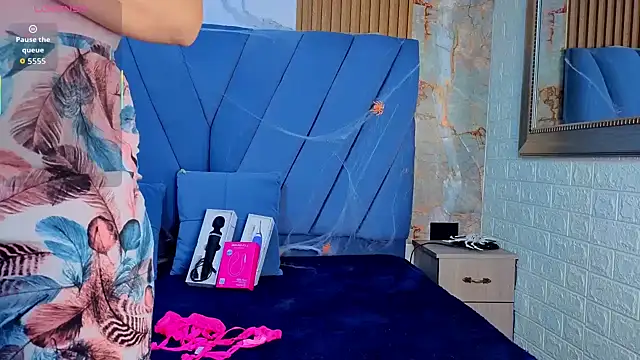 angel  red  online show from October 22, 2025, 3:17 am