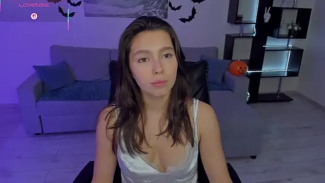 LounaDivine online show from October 24, 2025, 11:31 am