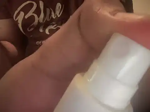 Snapshot of Daddy_2133 chatting on February 6, 2026, 2:57 pm Daddy 2133 online show from February 6, 2026, 2:57 pm