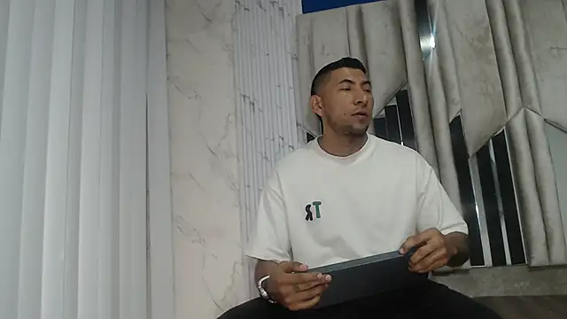 Morganandmegan online show from November 27, 2025, 11:10 am