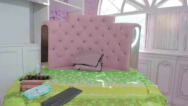 mishell lovely online show from November 5, 2025, 2:31 pm