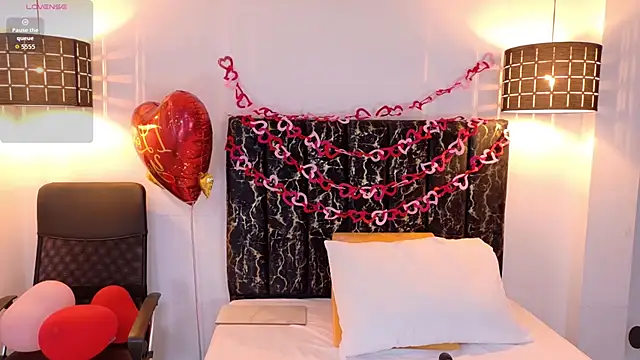 evvaa moon69 online show from February 13, 2026, 12:27 pm