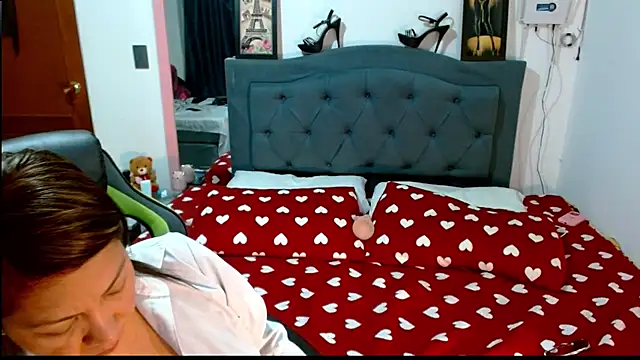 hiilarybrown online show from May 20, 2026, 12:51 am