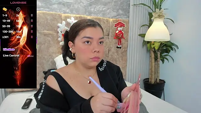 leilapons online show from December 5, 2025, 7:01 pm