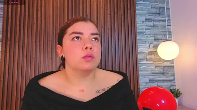 Snapshot of leilapons chatting on February 15, 2026, 7:46 pm leilapons online show from February 15, 2026, 7:46 pm