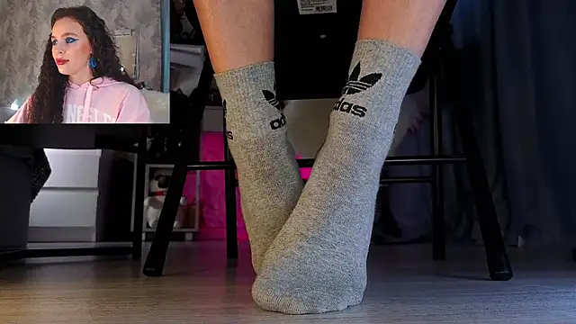 Snapshot of Feet_Heelss chatting on December 5, 2025, 10:36 am Feet Heelss online show from December 5, 2025, 10:36 am