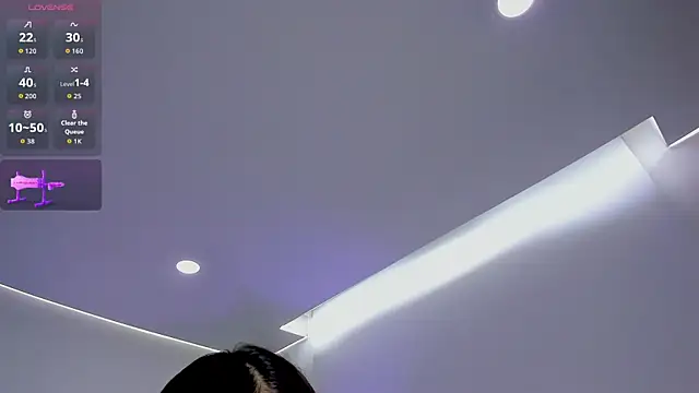 alissaowens  online show from April 4, 2026, 11:50 am