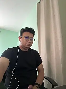 Snapshot of JaviSala chatting on May 13, 2026, 6:37 pm JaviSala online show from May 13, 2026, 6:37 pm