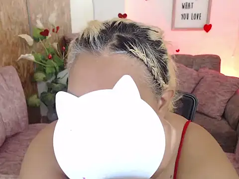 laleska montenegro online show from December 22, 2025, 4:01 am