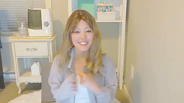 Nana with online show from November 13, 2025, 2:04 am