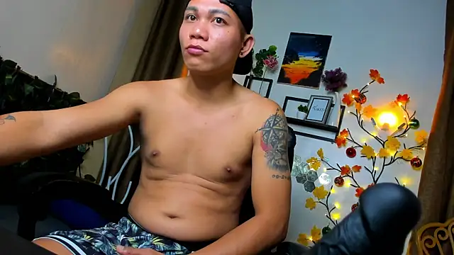 Snapshot of princenavheen chatting on December 1, 2025, 8:37 am princenavheen online show from December 1, 2025, 8:37 am