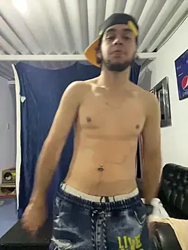 Snapshot of enzo_vittale03_ chatting on February 5, 2026, 12:28 am enzo vittale03 online show from February 5, 2026, 12:28 am