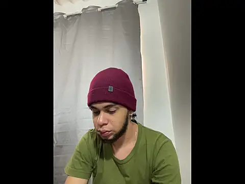 Snapshot of enzo_vittale03_ chatting on February 23, 2026, 4:40 pm enzo vittale03 online show from February 23, 2026, 4:40 pm