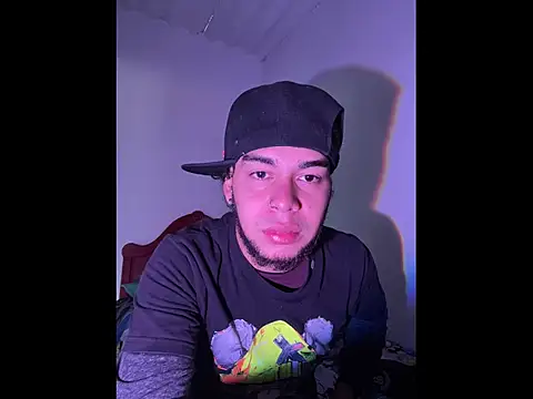 Snapshot of enzo_vittale03_ chatting on February 24, 2026, 2:29 pm enzo vittale03 online show from February 24, 2026, 2:29 pm