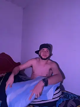 Snapshot of enzo_vittale03_ chatting on February 15, 2026, 5:08 am enzo vittale03 online show from February 15, 2026, 5:08 am