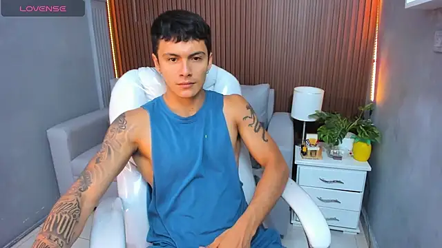 Leo santoro online show from November 15, 2025, 3:27 pm