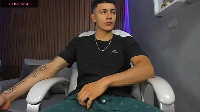 Leo santoro online show from December 19, 2025, 1:46 pm