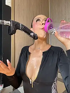 ValentinaBianchi online show from February 13, 2026, 7:03 pm