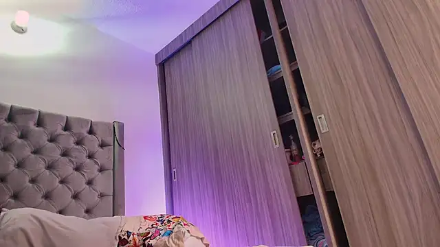 dreamsussi online show from November 3, 2025, 8:01 pm