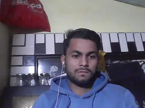 ursdreamperson online show from December 5, 2025, 5:39 am