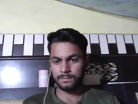 ursdreamperson online show from November 5, 2025, 5:21 am