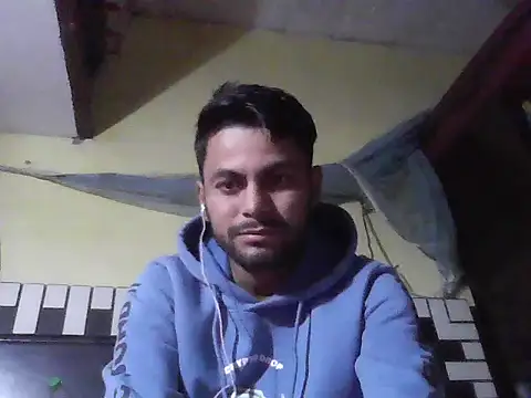 ursdreamperson online show from December 4, 2025, 2:10 am