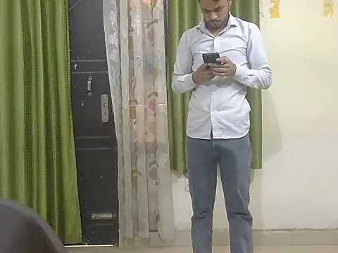 Snapshot of ursdreamperson chatting on June 1, 2026, 1:28 am ursdreamperson online show from June 1, 2026, 1:28 am