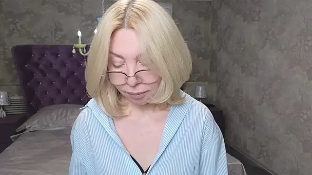 Snapshot of Wendy_Waves chatting on April 9, 2026, 11:49 am Wendy Waves online show from April 9, 2026, 11:49 am