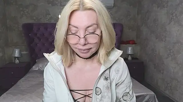 Snapshot of Wendy_Waves chatting on April 2, 2026, 12:01 pm Wendy Waves online show from April 2, 2026, 12:01 pm