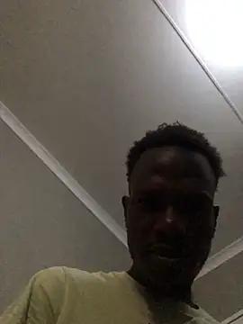 cuminsidebby online show from December 4, 2025, 4:33 am