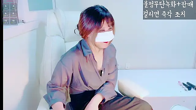 hyeony s96 online show from February 4, 2026, 12:33 pm