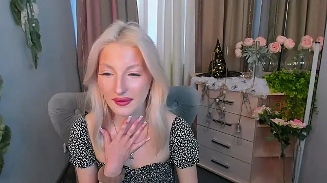 Snapshot of Sarrah_blush chatting on October 21, 2025, 1:10 pm Sarrah blush online show from October 21, 2025, 1:10 pm
