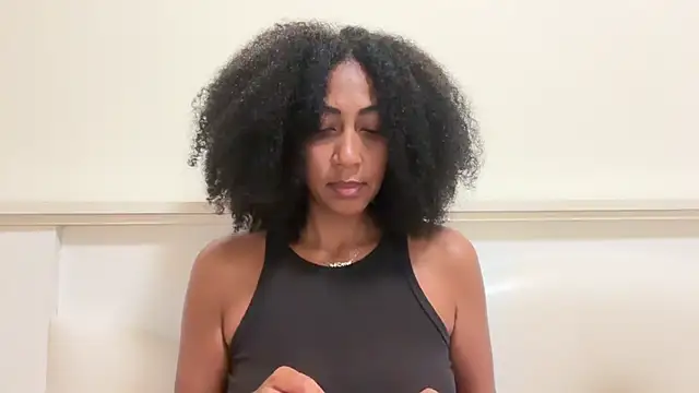 Snapshot of Vaylisse chatting on October 9, 2025, 4:18 pm Vaylisse online show from October 9, 2025, 4:18 pm