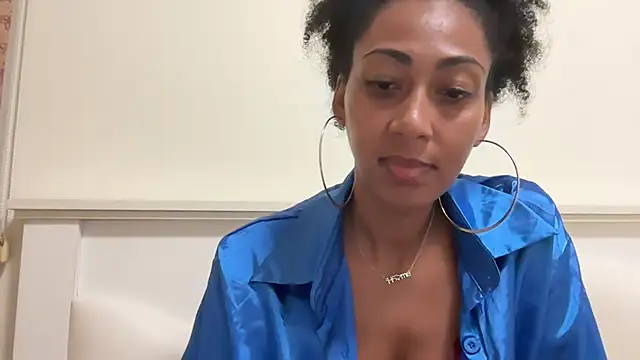 Snapshot of Vaylisse chatting on October 28, 2025, 6:29 pm Vaylisse online show from October 28, 2025, 6:29 pm