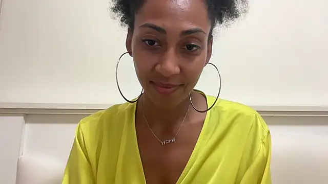 Snapshot of Vaylisse chatting on October 12, 2025, 4:19 pm Vaylisse online show from October 12, 2025, 4:19 pm