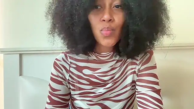 Snapshot of Vaylisse chatting on October 3, 2025, 6:15 am Vaylisse online show from October 3, 2025, 6:15 am