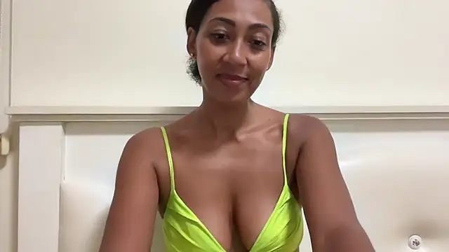 Snapshot of Vaylisse chatting on September 17, 2025, 5:04 pm Vaylisse online show from September 17, 2025, 5:04 pm