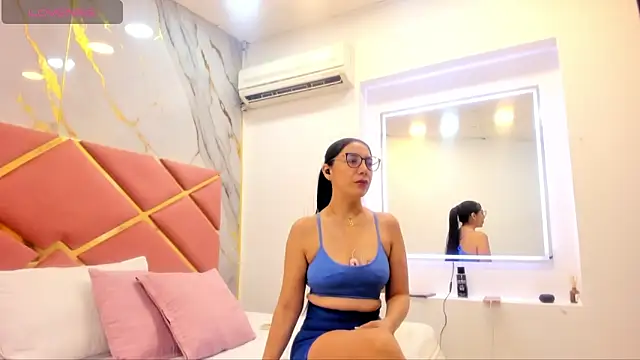 julianaa 31 online show from October 8, 2025, 12:39 pm