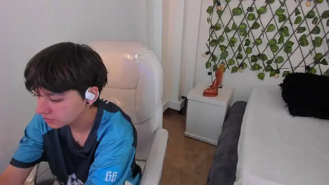 Nathaly ds online show from November 27, 2025, 12:05 pm