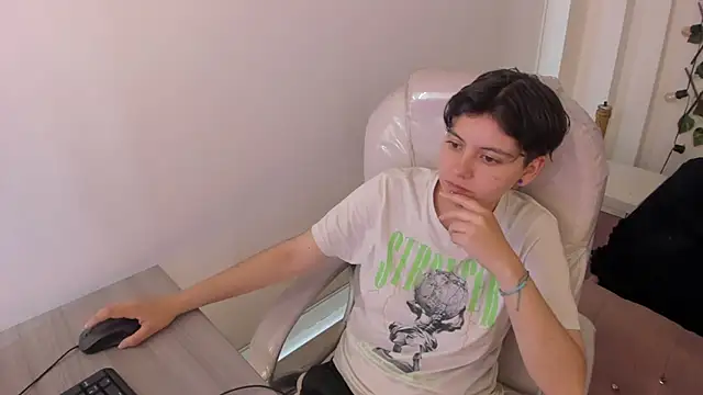 Nathaly ds online show from October 21, 2025, 7:24 pm