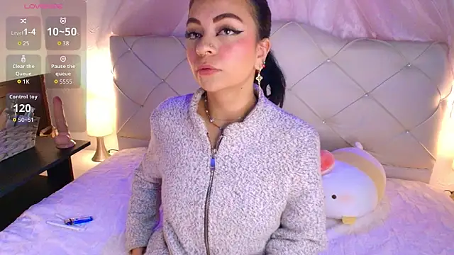 Cherrylionn online show from February 4, 2026, 3:56 am