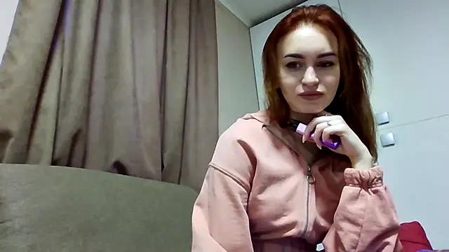 Snapshot of Requellia chatting on October 5, 2025, 12:29 pm Requellia online show from October 5, 2025, 12:29 pm