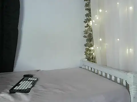 Snapshot of lishainparis18 chatting on September 27, 2025, 4:35 pm lishainparis18 online show from September 27, 2025, 4:35 pm