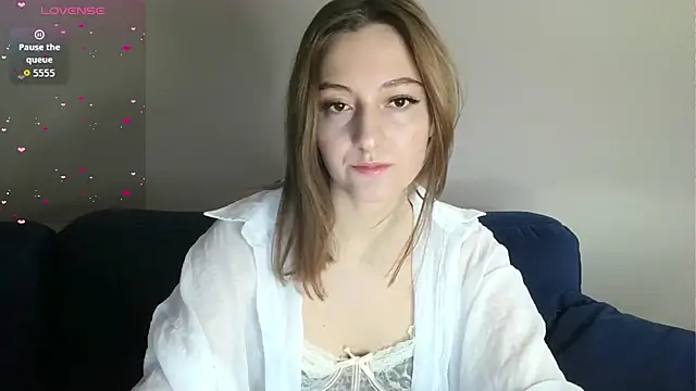 white liillyy online show from February 6, 2026, 6:26 pm