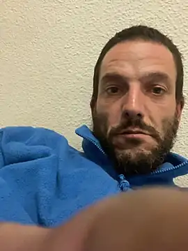 Snapshot of Guillermoperujo chatting on February 3, 2026, 11:21 pm Guillermoperujo online show from February 3, 2026, 11:21 pm