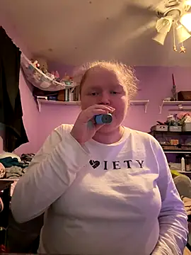 Snapshot of KadiSparkle chatting on November 18, 2025, 2:38 am KadiSparkle online show from November 18, 2025, 2:38 am